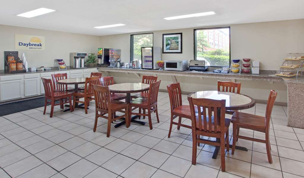 Days Inn By Wyndham College Park Airport Best Road Facilidades foto